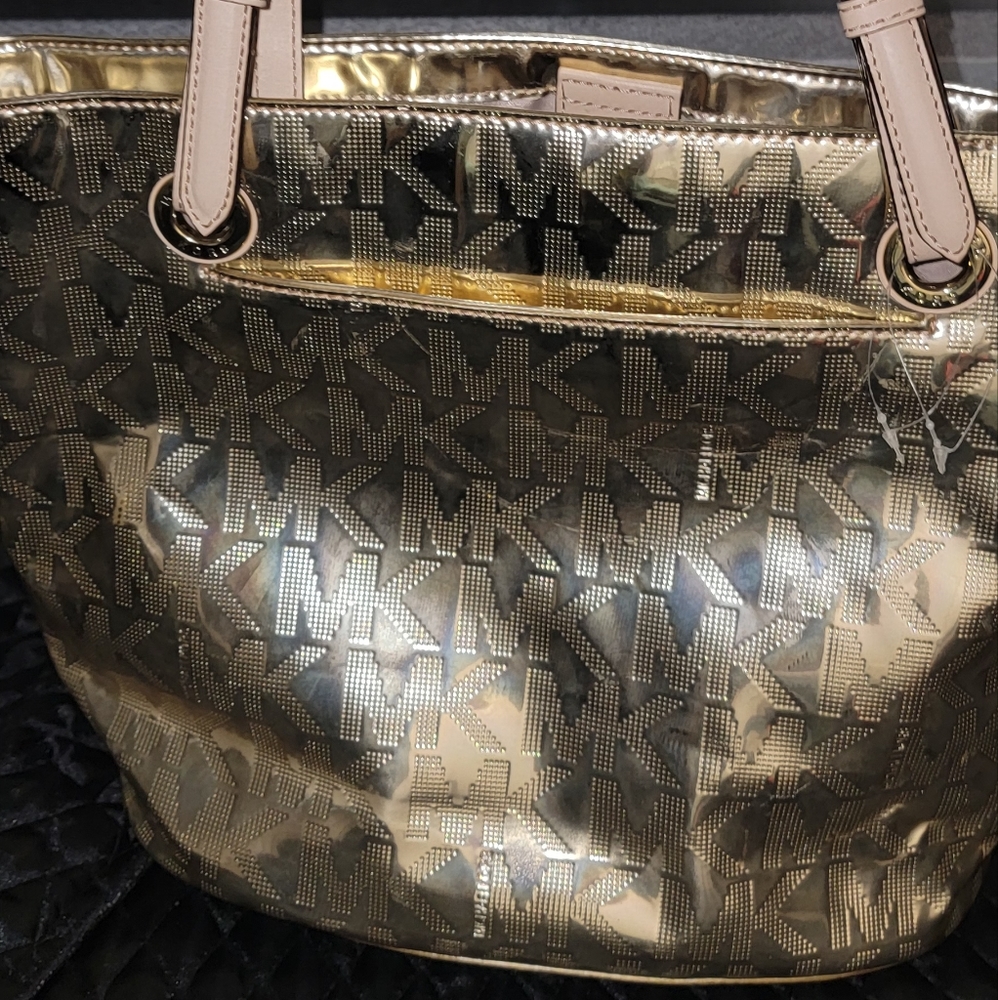 Micheal Kors Leather Purse